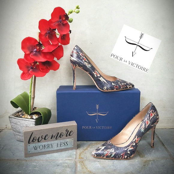 Gorgeous Pour La Victoire Abstract Print Heels